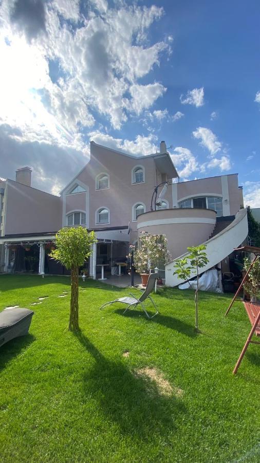 Meduza Wellness Spa S Ubytovanim Hlohovec Eksteriør bilde