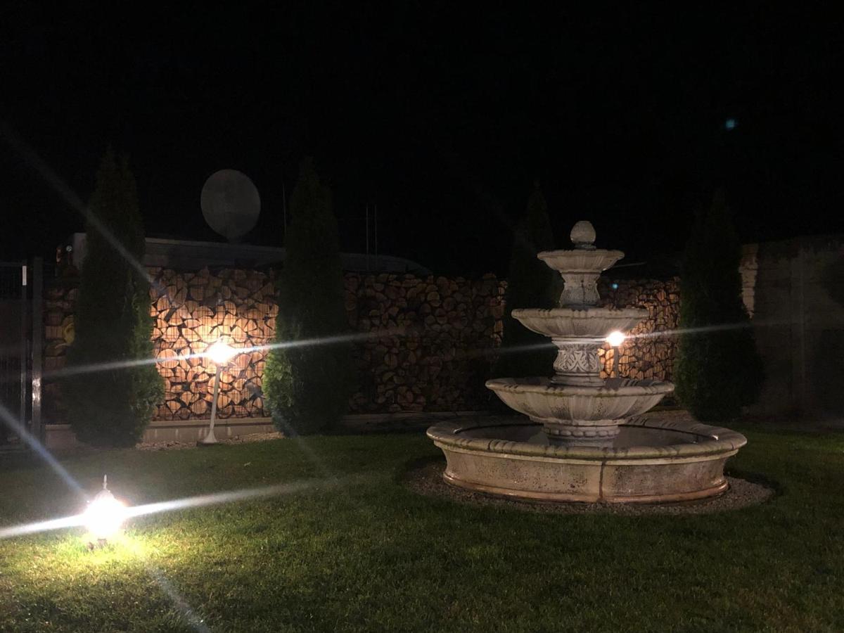 Meduza Wellness Spa S Ubytovanim Hlohovec Eksteriør bilde
