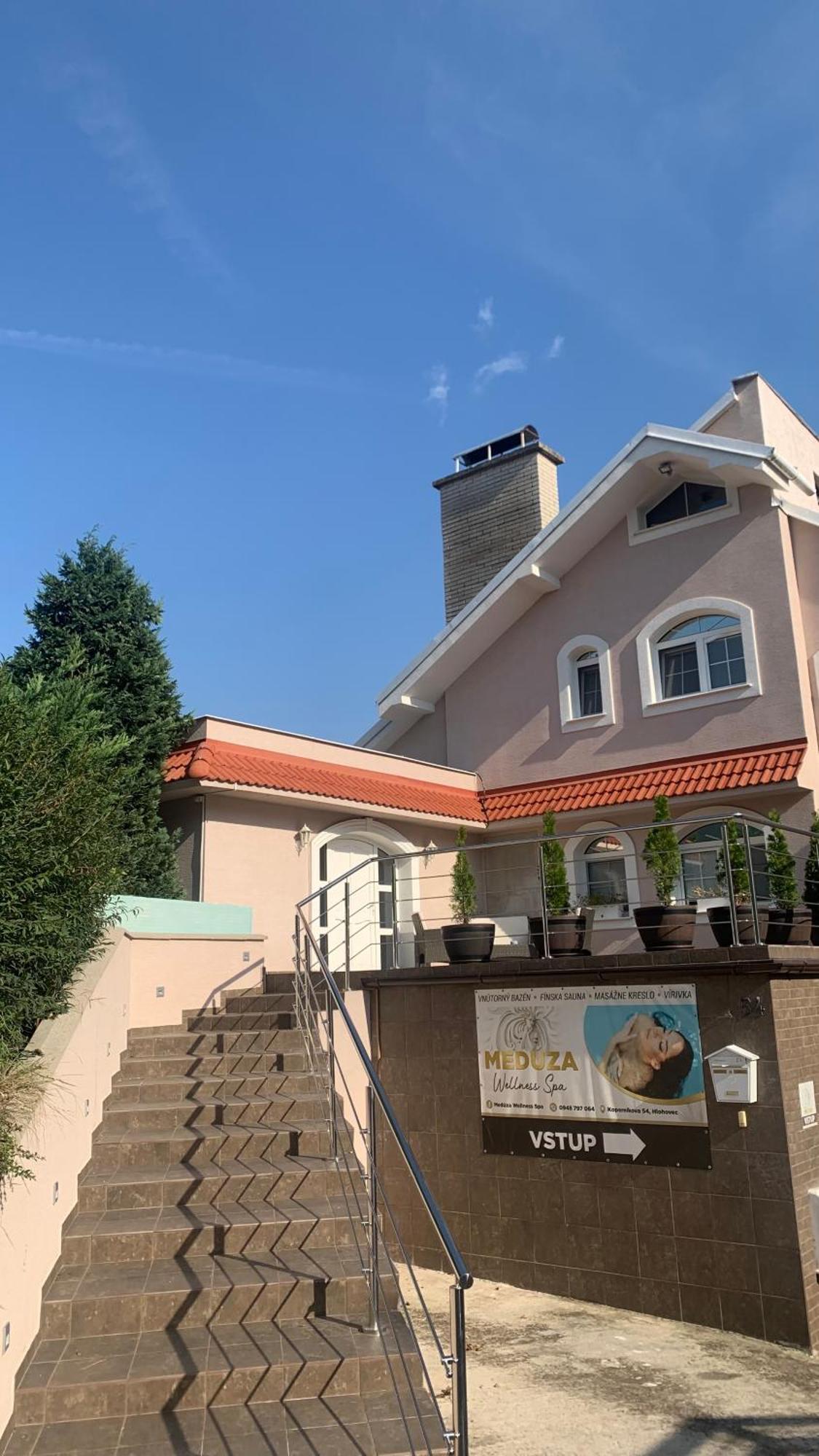 Meduza Wellness Spa S Ubytovanim Hlohovec Eksteriør bilde
